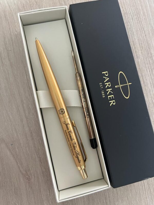BOLÍGRAFO PARKER JOTTER DORADO, Incluye personalización en laser - Image 3